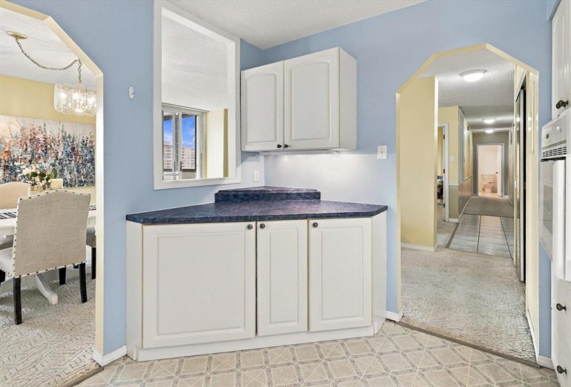 188 Roslyn, 2 Bedroom Bedrooms, 6 Room Rooms,1 BathroomBathrooms,Condominium,For Sale,Roslyn,0