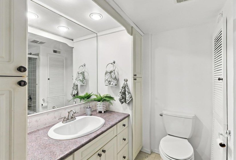 188 Roslyn, 2 Bedroom Bedrooms, 6 Room Rooms,1 BathroomBathrooms,Condominium,For Sale,Roslyn,0