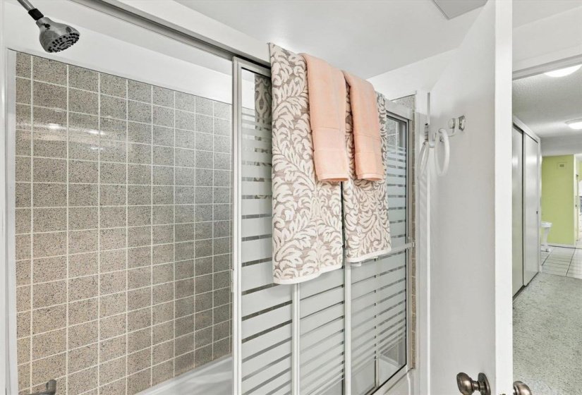 188 Roslyn, 2 Bedroom Bedrooms, 6 Room Rooms,1 BathroomBathrooms,Condominium,For Sale,Roslyn,0