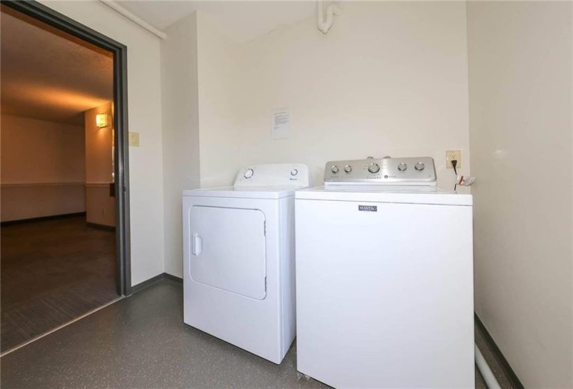 188 Roslyn, 2 Bedroom Bedrooms, 6 Room Rooms,1 BathroomBathrooms,Condominium,For Sale,Roslyn,0