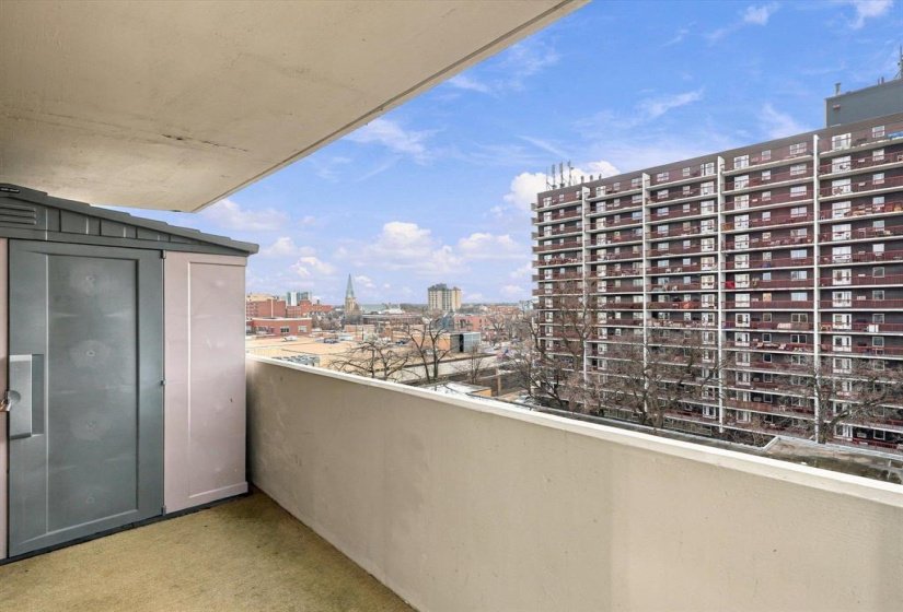 188 Roslyn, 2 Bedroom Bedrooms, 6 Room Rooms,1 BathroomBathrooms,Condominium,For Sale,Roslyn,0